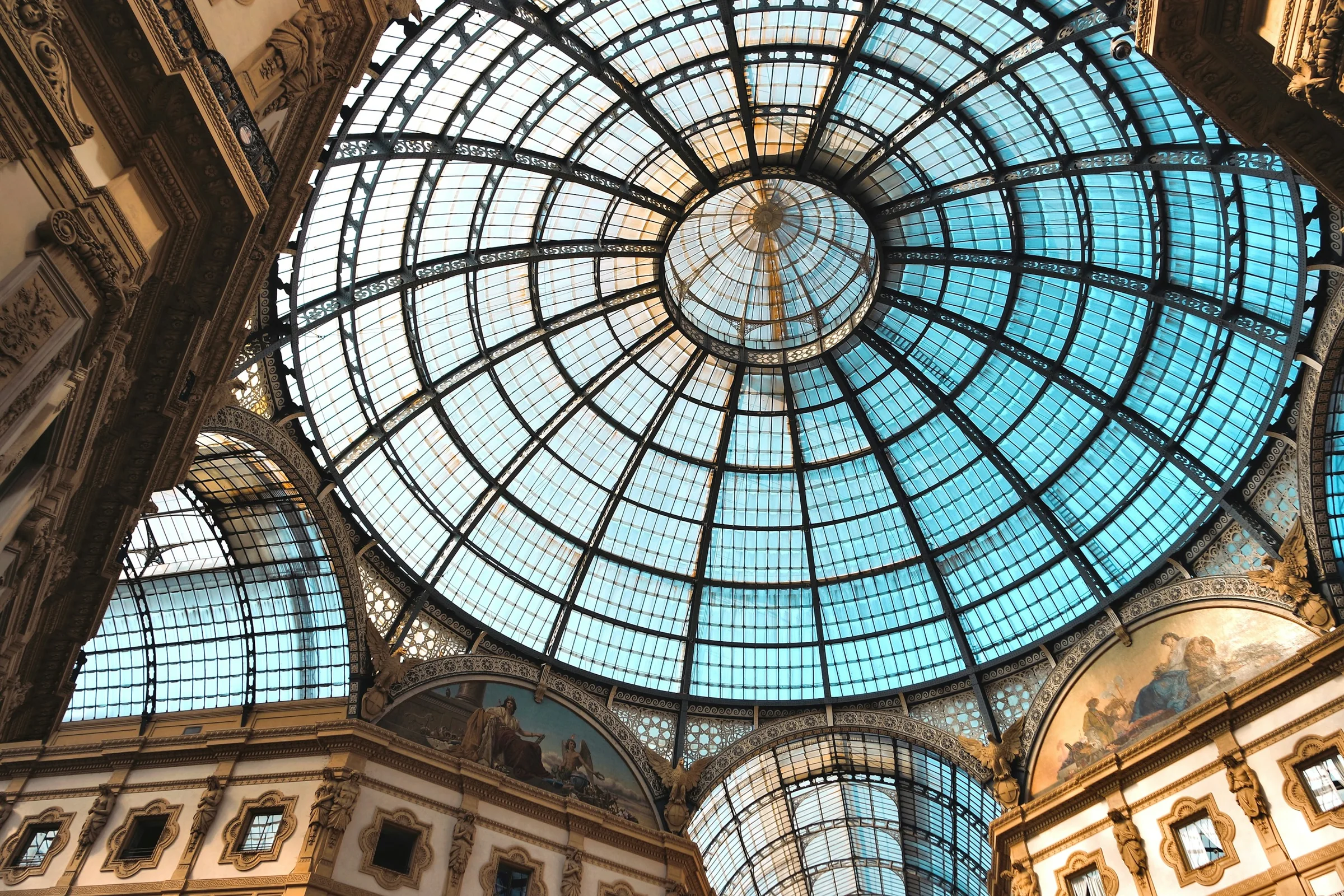 Interior da Galleria Vittorio Emanuele II, em Milão